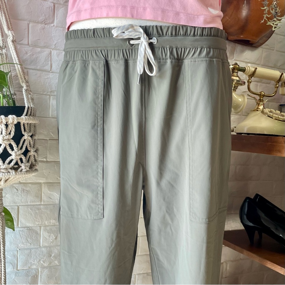 SOLD vuori Miles Jogger in Green Size Large - Picture 6 of 16